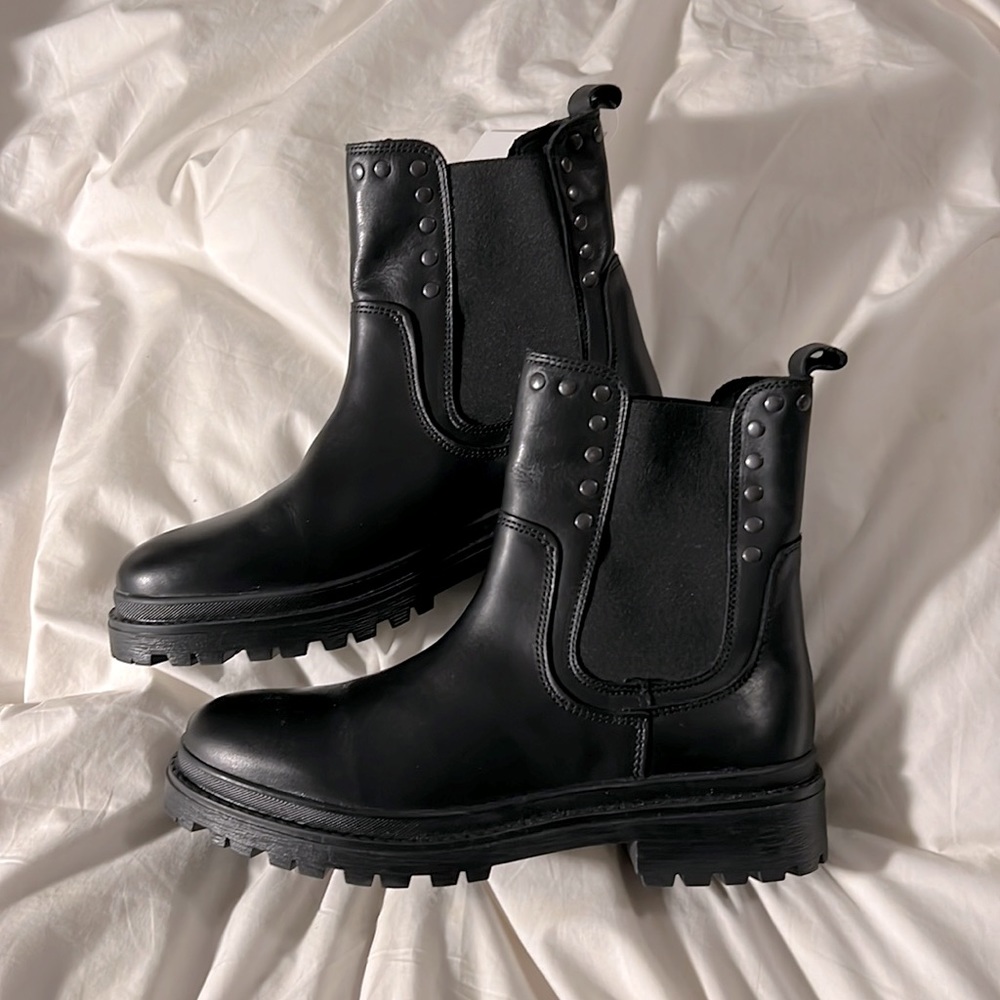 NWT Danassa Genuine Leather Studded Chelsea Boots